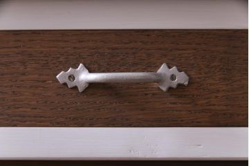 ラフジュ工房オリジナル　ダイヤガラス　古建具リメイク　ノスタルジックな脚付きペイント収納棚(戸棚)
