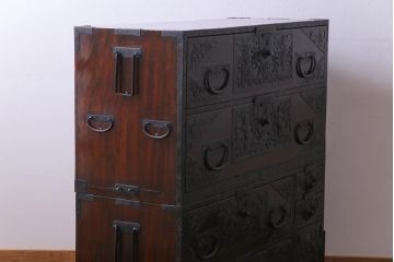 アンティーク家具　古民具　最高級品!　漆塗り　上出来な金具に目を見張る珠玉の佐渡箪笥(八幡箪笥、衣装箪笥)