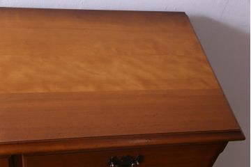 中古　横浜クラシック家具　ダニエル(daniel)　A-103　エレガントなデザインの整理タンス(チェスト、引き出し)