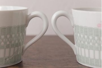 中古　HERMES(エルメス)　Les Pivoines(レ・ピヴォワンヌ)　カップ&ソーサー2客セット