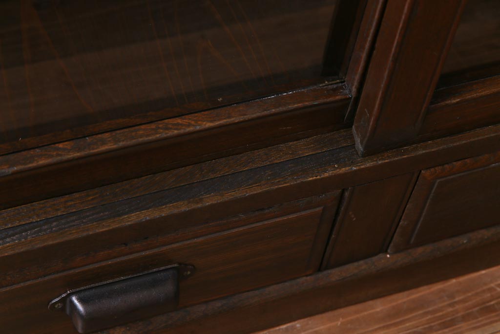 アンティーク家具　和製アンティーク　大正ロマンな雰囲気漂う二段重ね戸棚(キャビネット、収納棚、食器棚、ショーケース)