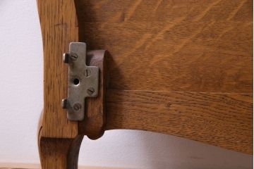 アンティーク家具　フランスアンティーク　オーク材　レリーフがお洒落な大らかな佇まいの木製ベッドフレーム