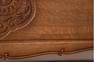 アンティーク家具　フランスアンティーク　オーク材　レリーフがお洒落な大らかな佇まいの木製ベッドフレーム