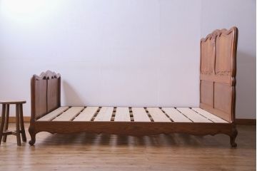 アンティーク家具　フランスアンティーク　オーク材　曲線を描いた優雅なデザインのベッドフレーム