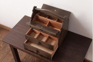 アンティーク雑貨　中古　神戸洋家具　永田良介商店　特注品　クラシカルなデザインが光るソーイングボックス(裁縫箱)(定価約10万円)