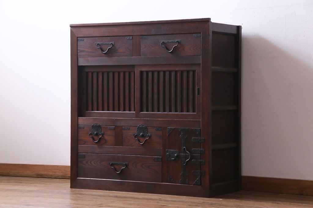 アンティーク家具　和製アンティーク　ヒノキ・ケヤキ材　細部のつくり込みが魅力の上品な関西帳場箪笥(収納棚、時代箪笥)