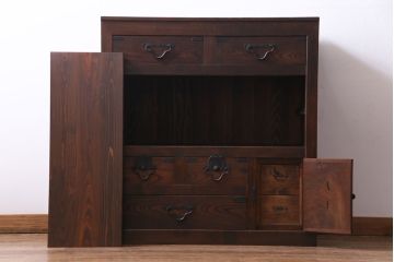 アンティーク家具　和製アンティーク　ヒノキ・ケヤキ材　細部のつくり込みが魅力の上品な関西帳場箪笥(収納棚、時代箪笥)
