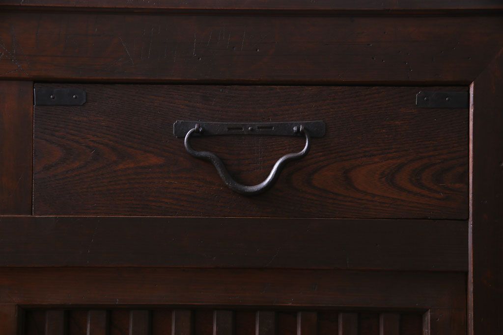 アンティーク家具　和製アンティーク　ヒノキ・ケヤキ材　細部のつくり込みが魅力の上品な関西帳場箪笥(収納棚、時代箪笥)