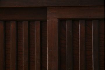 アンティーク家具　和製アンティーク　ヒノキ・ケヤキ材　細部のつくり込みが魅力の上品な関西帳場箪笥(収納棚、時代箪笥)