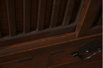 アンティーク家具　和製アンティーク　ヒノキ・ケヤキ材　細部のつくり込みが魅力の上品な関西帳場箪笥(収納棚、時代箪笥)