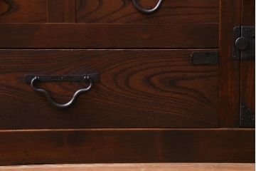 アンティーク家具　和製アンティーク　ヒノキ・ケヤキ材　細部のつくり込みが魅力の上品な関西帳場箪笥(収納棚、時代箪笥)