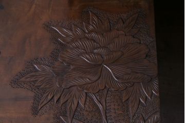 ヴィンテージ家具　ビンテージ　伝統工芸　軽井沢彫り　大輪の牡丹が目を引くドレッサー(鏡台)