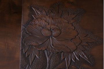 ヴィンテージ家具　ビンテージ　伝統工芸　軽井沢彫り　大輪の牡丹が目を引くドレッサー(鏡台)
