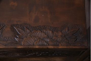 ヴィンテージ家具　ビンテージ　伝統工芸　軽井沢彫り　大輪の牡丹が目を引くドレッサー(鏡台)