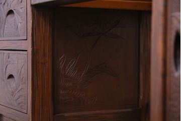 ヴィンテージ家具　ビンテージ　伝統工芸　軽井沢彫り　大輪の牡丹が目を引くドレッサー(鏡台)