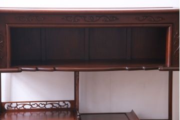 ビンテージ　民芸家具　草花・松に鶴　彫刻が和の雰囲気を漂わせる飾り棚(茶棚、違い棚)