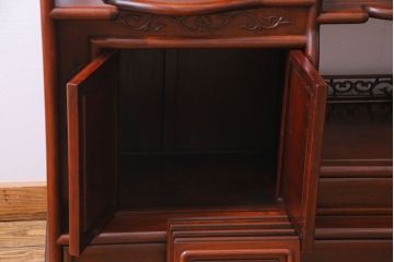ビンテージ　民芸家具　草花・松に鶴　彫刻が和の雰囲気を漂わせる飾り棚(茶棚、違い棚)