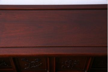 ビンテージ　民芸家具　草花・松に鶴　彫刻が和の雰囲気を漂わせる飾り棚(茶棚、違い棚)
