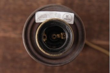 イギリスビンテージ　真鍮製　クラシカルなレリーフが素敵な重厚感漂うランプ(スタンドライト)