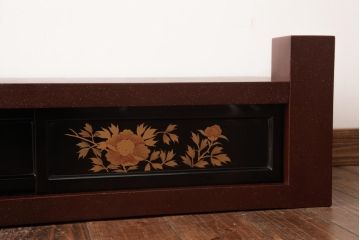 中古　宗峰作　乾漆　石目塗り　牡丹と菊の蒔絵が気品溢れる置き床(置床、ローボード)(定価約26万円)