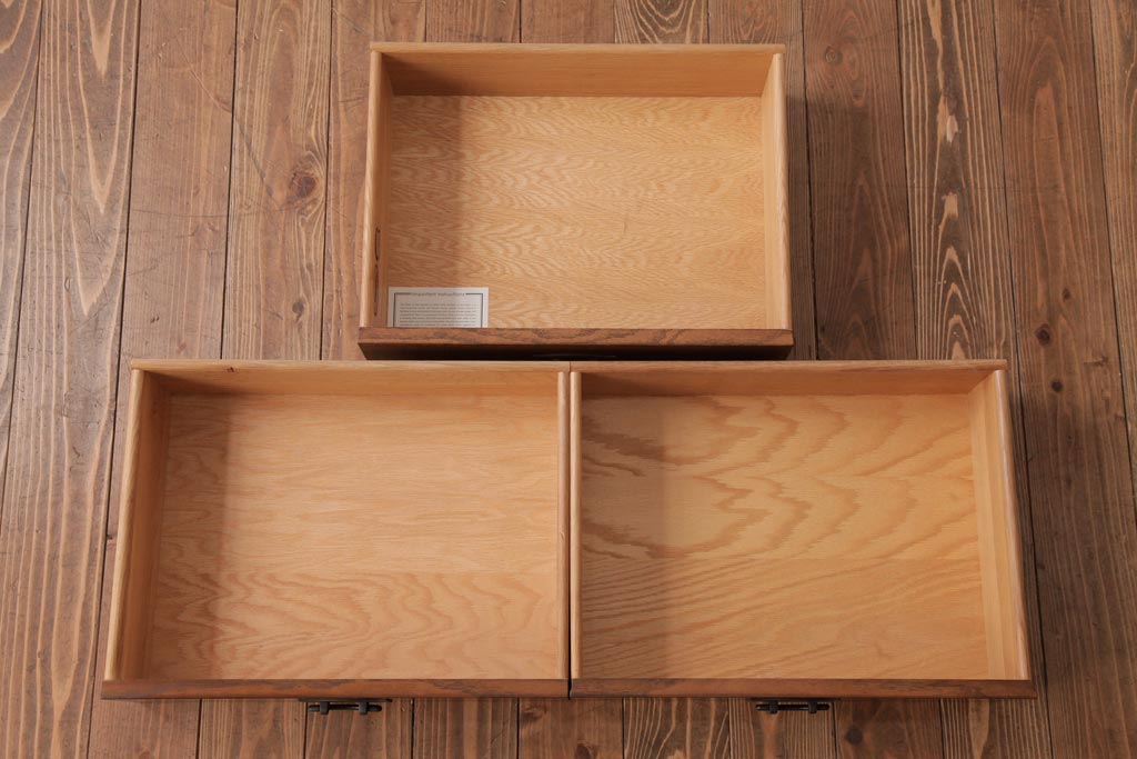 中古　アメリカ　Stickley(スティックレー、スティックレイ)社　ミッションスタイル　オーク材のぬくもりあふれるサイドチェスト(引き出し)(定価約34万円)