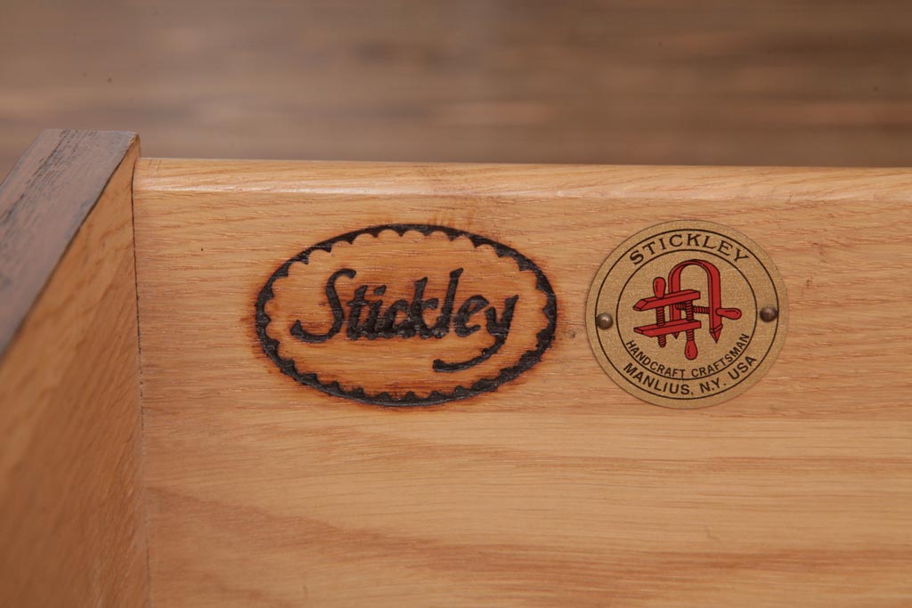 中古　アメリカ　Stickley(スティックレー、スティックレイ)社　ミッションスタイル　オーク材のぬくもりあふれるサイドチェスト(引き出し)(定価約34万円)