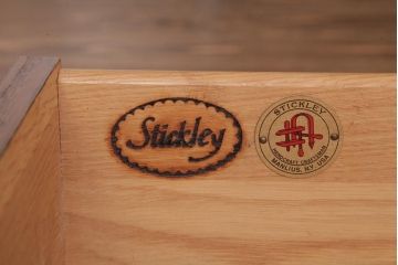 中古　アメリカ　Stickley(スティックレー、スティックレイ)社　ミッションスタイル　オーク材のぬくもりあふれるサイドチェスト(引き出し)(定価約34万円)