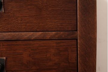 中古　アメリカ　Stickley(スティックレー、スティックレイ)社　ミッションスタイル　オーク材のぬくもりあふれるサイドチェスト(引き出し)(定価約34万円)