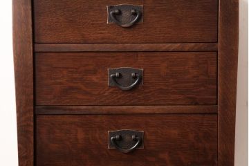 中古　アメリカ　Stickley(スティックレー、スティックレイ)社　ミッションスタイル　オーク材のぬくもりあふれるサイドチェスト(引き出し)(定価約34万円)