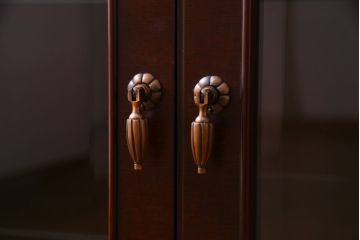 中古　神戸洋家具　メープル不二屋　高級感あふれるデザインのサイドボード(収納棚)(定価約48万円)