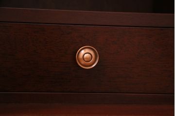 中古　神戸洋家具　メープル不二屋　高級感あふれるデザインのサイドボード(収納棚)(定価約48万円)