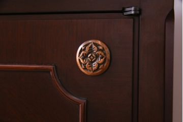 中古　神戸洋家具　メープル不二屋　高級感あふれるデザインのサイドボード(収納棚)(定価約48万円)