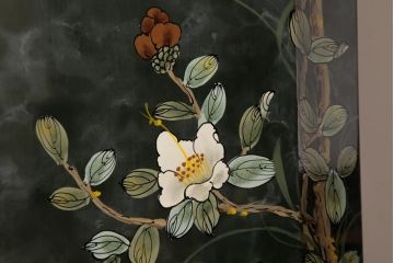 中古　中国家具　花鳥図　芸術的な意匠の縦長チェスト(引き出し、タンス)