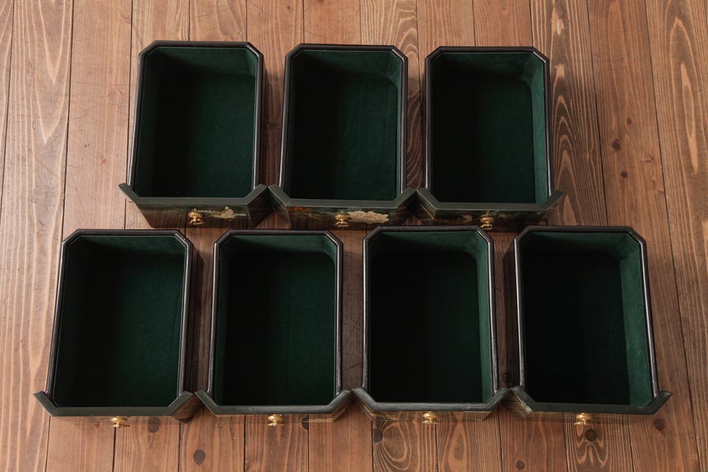 中古　中国家具　花鳥図　芸術的な意匠の縦長チェスト(引き出し、タンス)