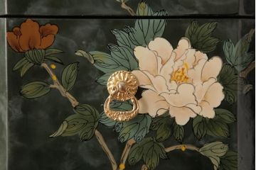 中古　中国家具　花鳥図　芸術的な意匠の縦長チェスト(引き出し、タンス)