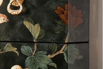 中古　中国家具　花鳥図　芸術的な意匠の縦長チェスト(引き出し、タンス)