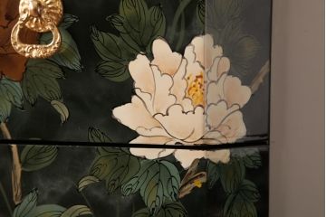 中古　中国家具　花鳥図　芸術的な意匠の縦長チェスト(引き出し、タンス)