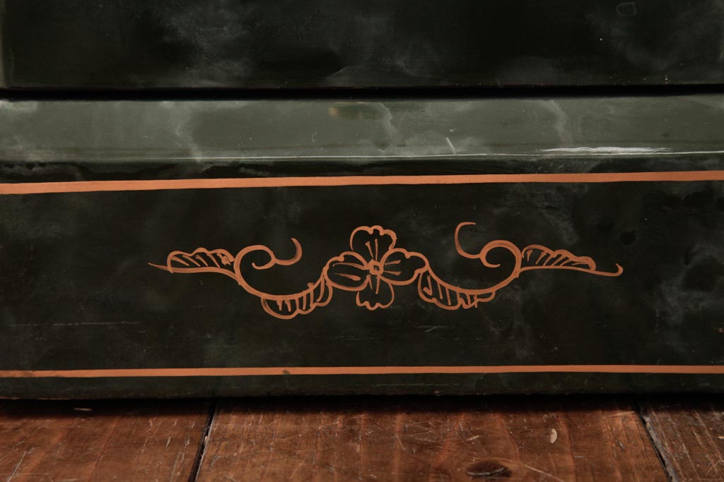 中古　中国家具　花鳥図　芸術的な意匠の縦長チェスト(引き出し、タンス)