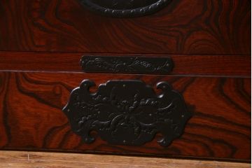 中古　伝統民芸　岩谷堂箪笥　みちのく8号　荘厳な佇まいが魅力的なワードローブ(洋服タンス)