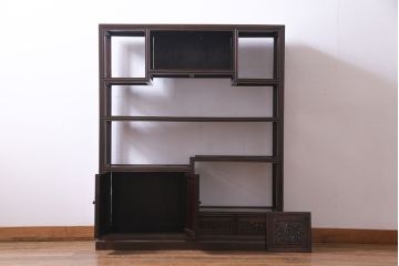 アンティーク家具　和製アンティーク　紫檀　花鳥図　縁取りが存在感を引き立てる時代物の飾り棚(飾棚、茶棚)
