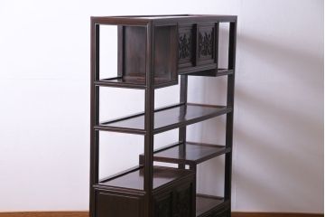 アンティーク家具　和製アンティーク　紫檀　花鳥図　縁取りが存在感を引き立てる時代物の飾り棚(飾棚、茶棚)