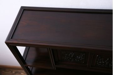 アンティーク家具　和製アンティーク　紫檀　花鳥図　縁取りが存在感を引き立てる時代物の飾り棚(飾棚、茶棚)