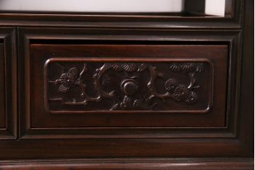 アンティーク家具　和製アンティーク　紫檀　花鳥図　縁取りが存在感を引き立てる時代物の飾り棚(飾棚、茶棚)