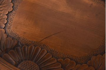 アンティーク雑貨　中古　伝統工芸　軽井沢彫り　菊の縁取りが華やかなビンテージの花台