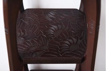 アンティーク雑貨　中古　伝統工芸　日光彫り　大胆な花の彫りが魅力的な飾り棚(花台)(2)