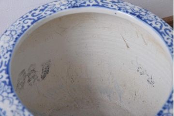 アンティーク雑貨　古民具　竹・花の図　浮き出た竹の意匠が目を引く瀬戸火鉢(手あぶり)