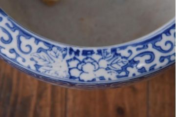 アンティーク雑貨　古民具　竹・花の図　浮き出た竹の意匠が目を引く瀬戸火鉢(手あぶり)