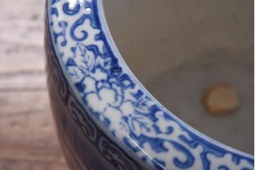 アンティーク雑貨　古民具　竹・花の図　浮き出た竹の意匠が目を引く瀬戸火鉢(手あぶり)