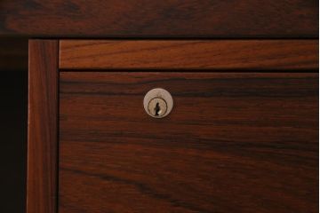ヴィンテージ家具　ビンテージ　希少品!　ローズウッド材　直線的なフォルムが格好良い両袖デスク(机、在宅ワーク、在宅用ワークデスク)