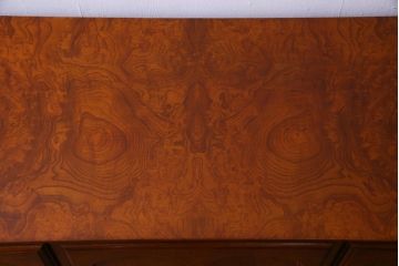 アンティーク家具　高級品!　三方総ケヤキ玉杢材突板仕上げ　重厚で上品なサイドボード(カウンターキャビネット)